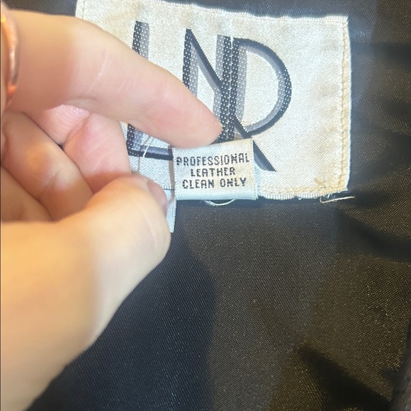 Chic Vintage Black Leather Long Coat - Picture 4 of 6